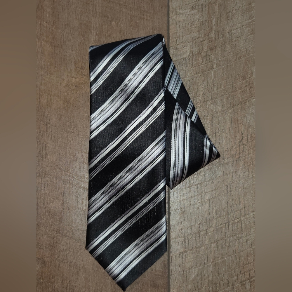 Black and Silver Striped Tie By Knightsbridge